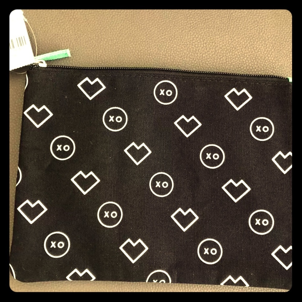 🆕 Barney’s New York Icon Makeup Cosmetic Bag